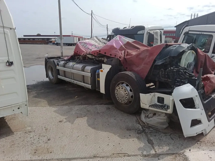 Тягач седельный Sitrak ZZ4186V391HE 3643 - (АЛ)