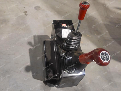 Джойстик механический 3-х контурный (в корпусе с рычагами)